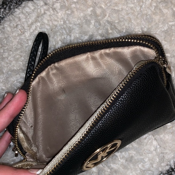 MK handbag new condition - Picture 2 of 3